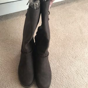Knee high boots with knit top ties never worn